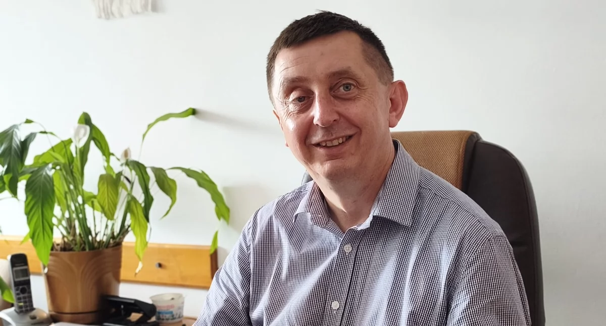 Gmina Wierzchlas – ilustracja informacji o grantach sołeckich i planowanej świetlicy w Bronikowie.