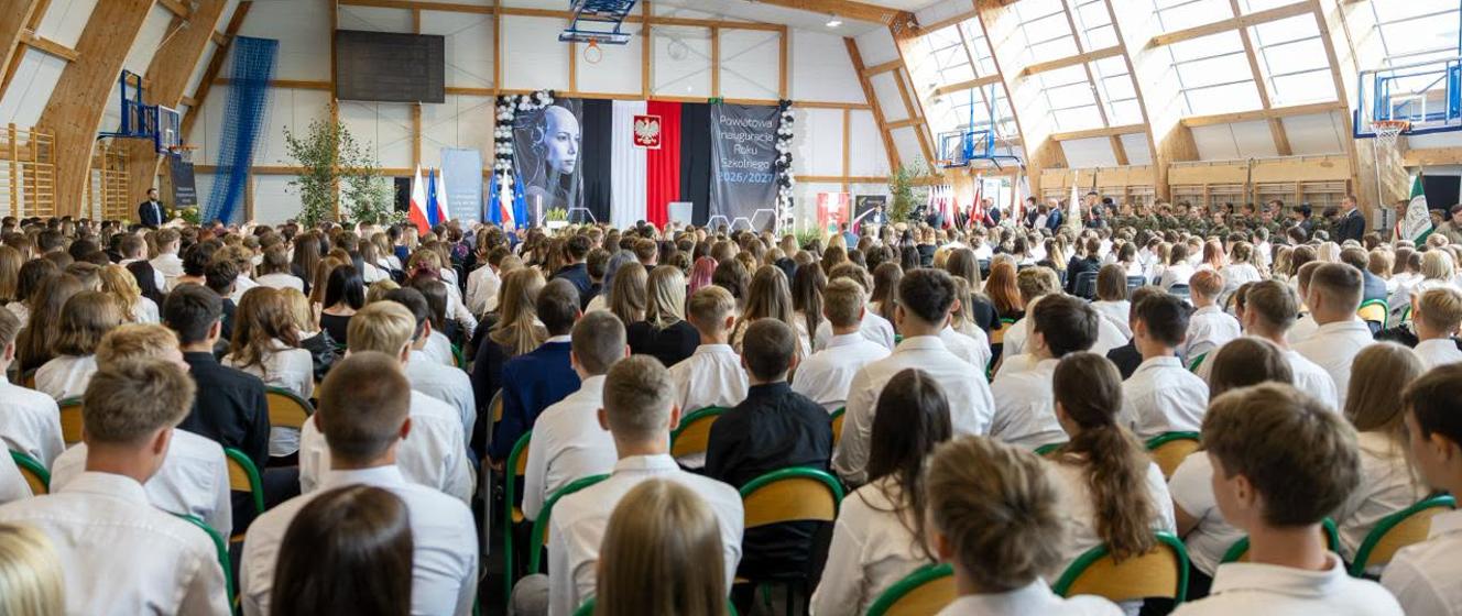 Grafika ilustrująca aktualność: Powiatowa inauguracja roku szkolnego w Wieluniu z udziałem premiera
