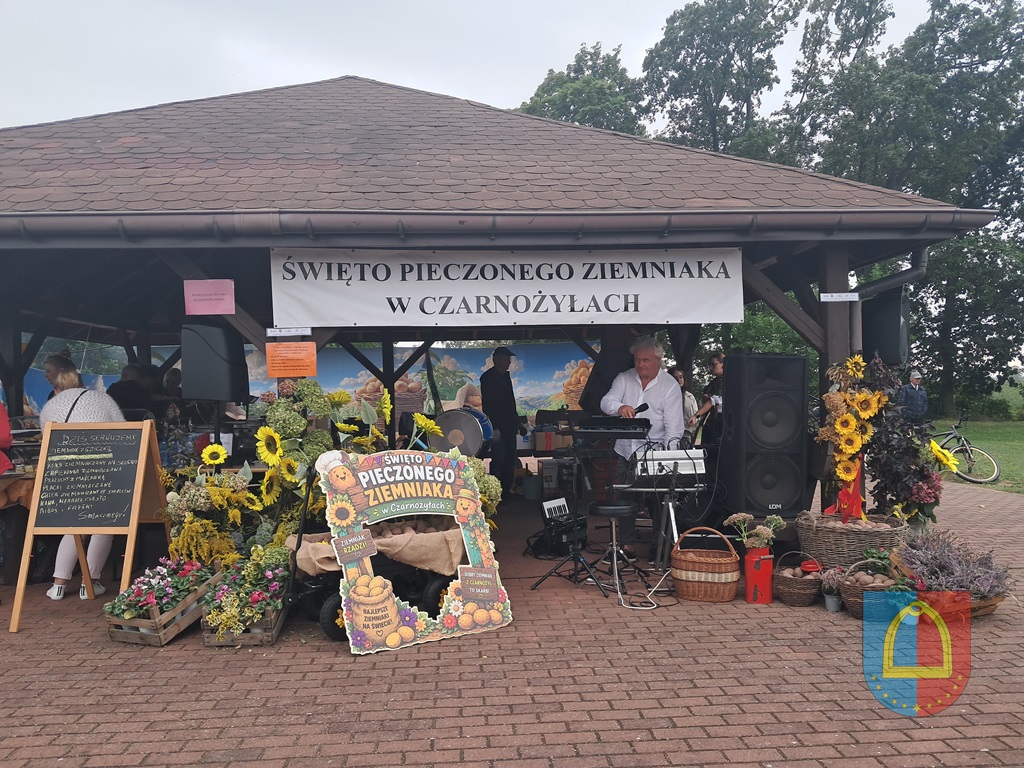Grafika dotycząca aktualności: Czarnożyły świętowały pieczonego ziemniaka. Konkursy, lokalne smaki i wspólna zabawa