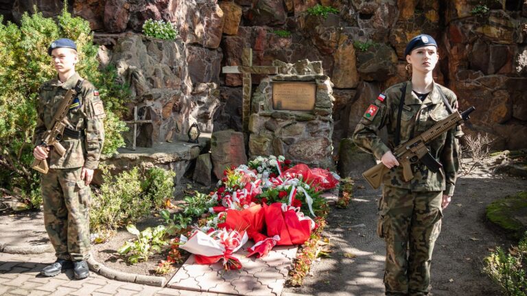 Fotografia z obchodów Światowego Dnia Sybiraka w Wieluniu; źródło: Kocham Wieluń