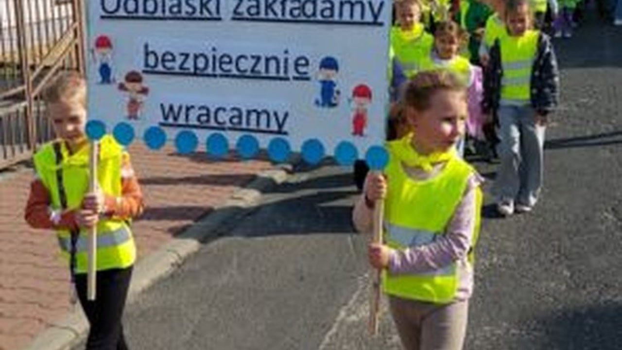 Uczniowie z Kurowa przypominali na ulicach o bezpieczeństwie