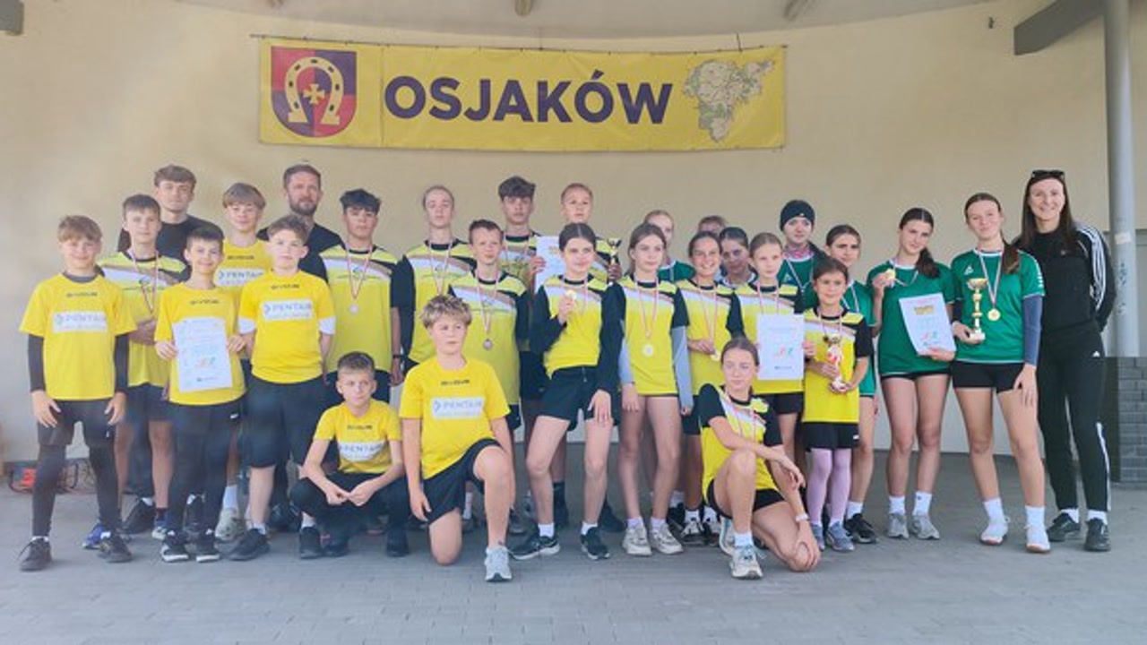 Sztafety podstawówek walczyły w Osjakowie. Znamy najlepsze drużyny powiatu