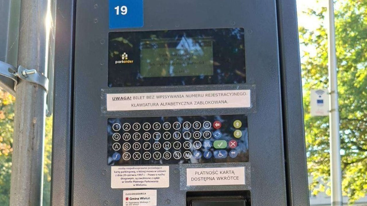 Nowy parkomat na placu Kazimierza Wielkiego. Trwają testy
