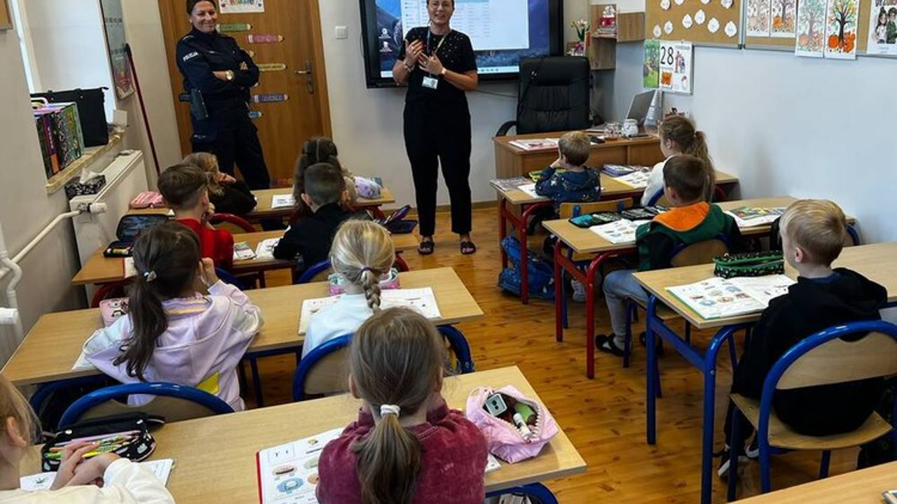 Policja i KRUS uczą dzieci w powiecie wieruszowskim zasad bezpieczeństwa