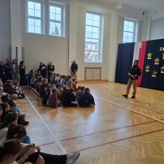 Grafika do informacji: SPSK Wieluń przeprowadziła próbną ewakuację