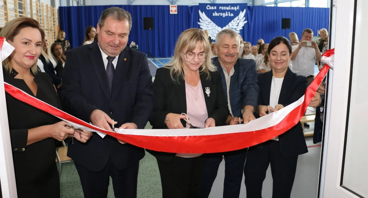 Grafika do informacji: Trębaczew ma nową halę sportową. Inwestycja kosztowała ponad 5,4 mln zł
