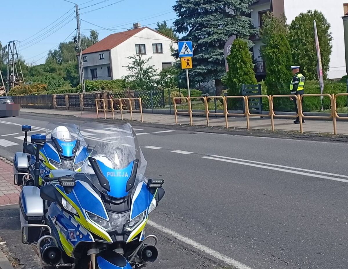 Policjanci podczas działań „Bezpieczna droga do szkoły”.