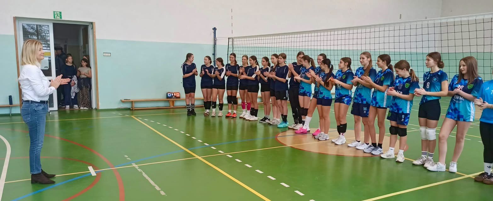 Mistrzostwa Gminy Wieluń w piłce siatkowej dziewcząt IMS 2026/2027, reprezentacja Szkoły Podstawowej w Rudzie. Fotografia 3. Źródło: SP w Rudzie.