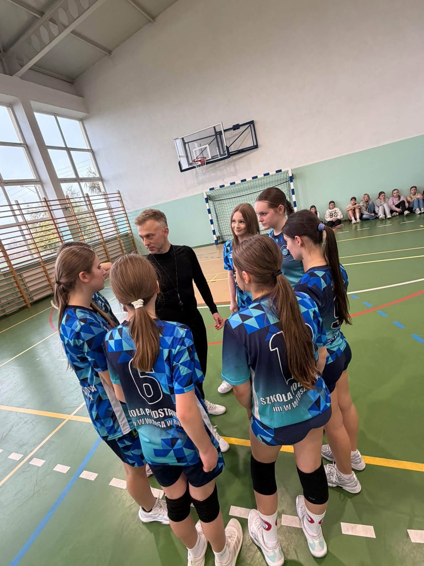 Mistrzostwa Gminy Wieluń w piłce siatkowej dziewcząt IMS 2026/2027, reprezentacja Szkoły Podstawowej w Rudzie. Fotografia 11. Źródło: SP w Rudzie.