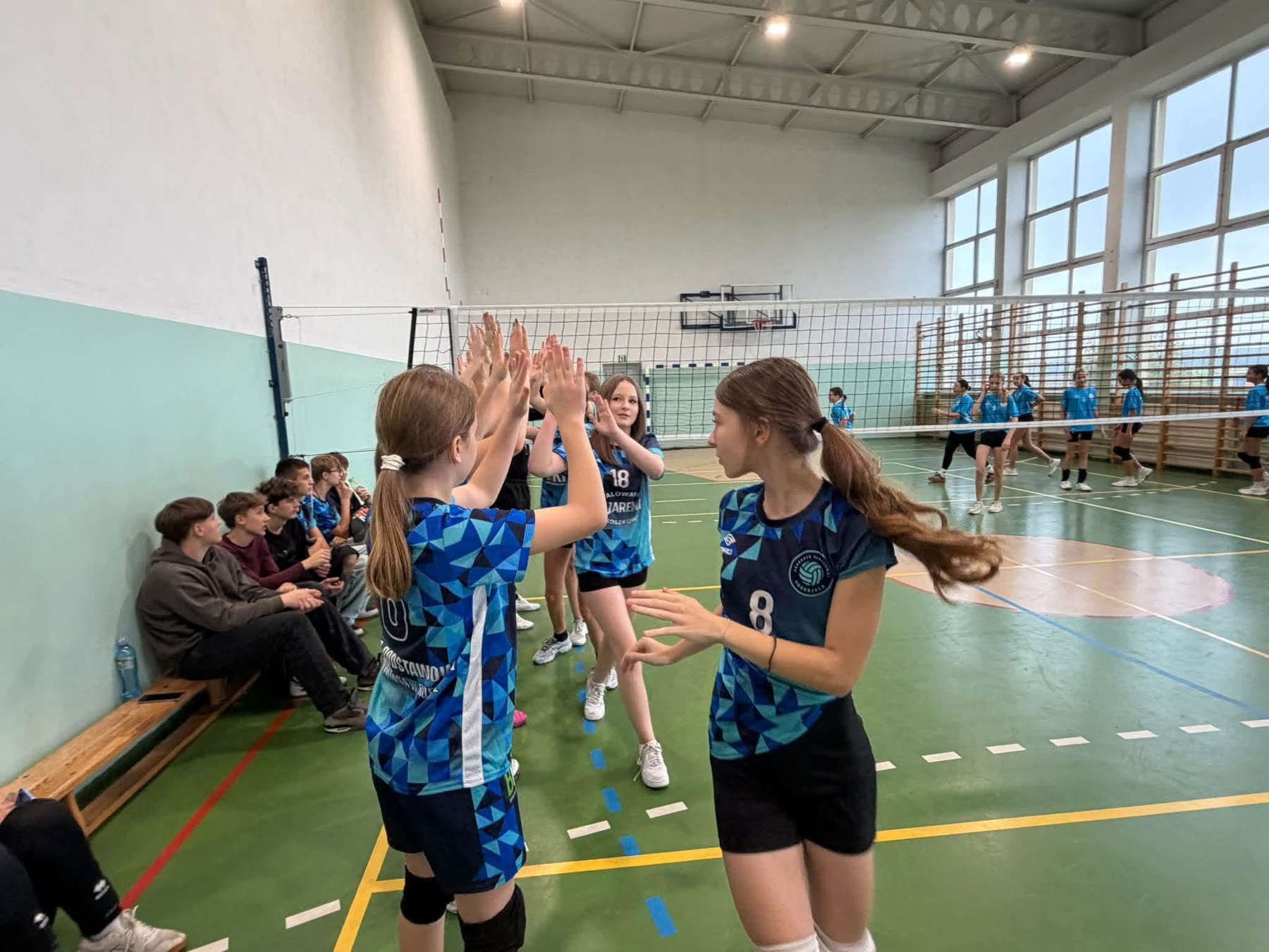Mistrzostwa Gminy Wieluń w piłce siatkowej dziewcząt IMS 2026/2027, reprezentacja Szkoły Podstawowej w Rudzie. Fotografia 13. Źródło: SP w Rudzie.