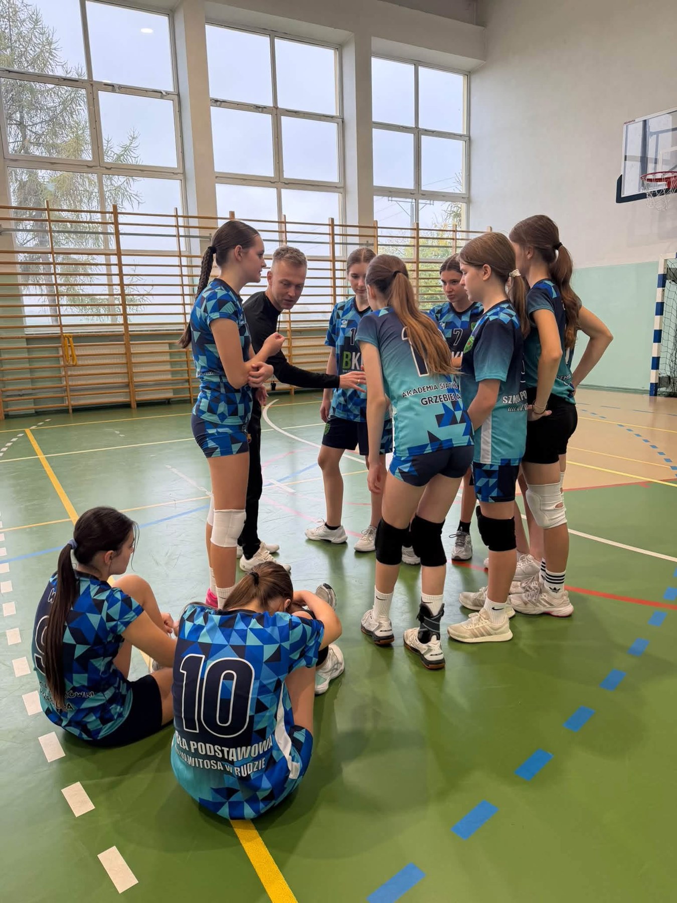 Mistrzostwa Gminy Wieluń w piłce siatkowej dziewcząt IMS 2026/2027, reprezentacja Szkoły Podstawowej w Rudzie. Fotografia 14. Źródło: SP w Rudzie.