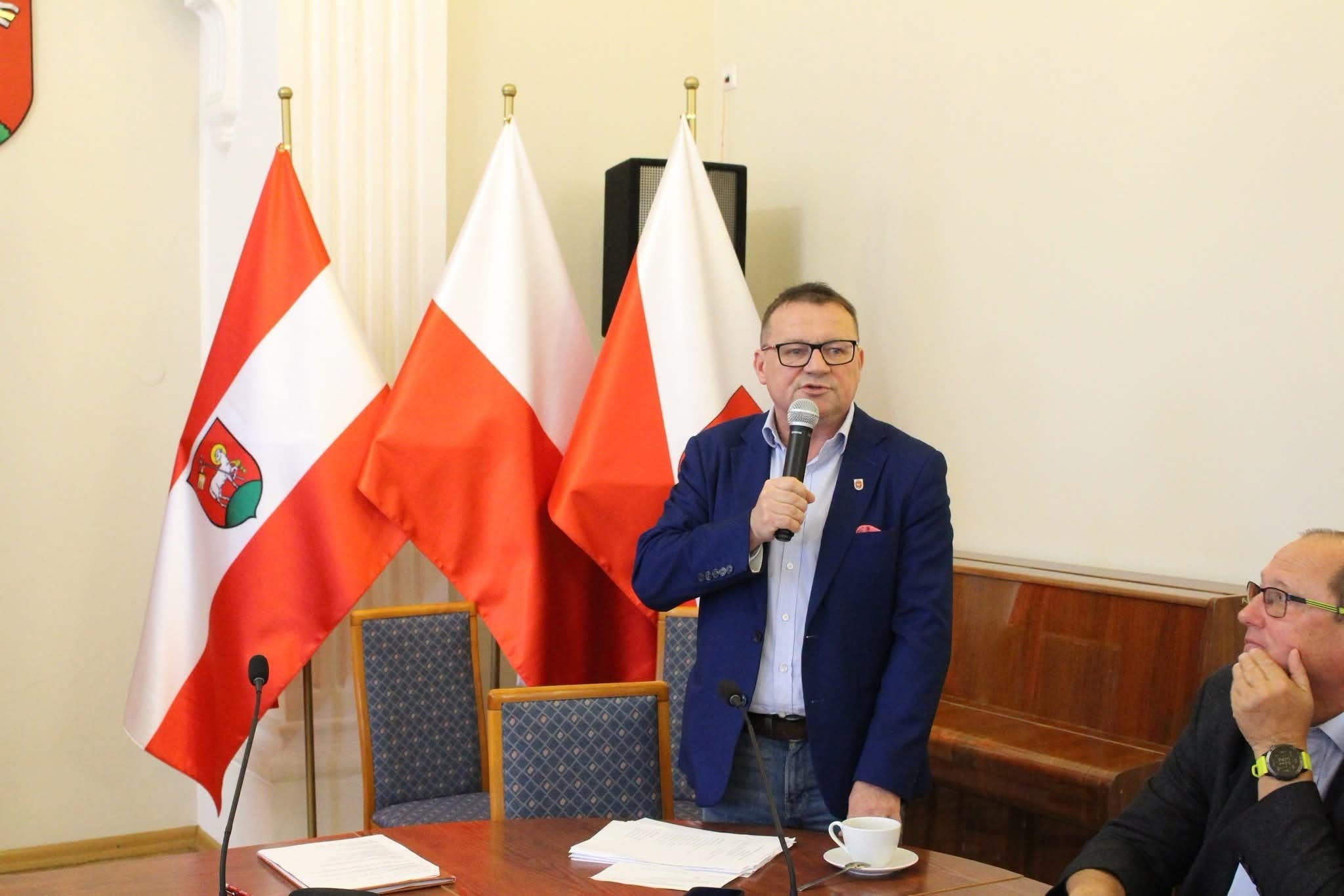 Uczestnicy uroczystości podsumowania współzawodnictwa sportowego szkół w powiecie wieluńskim – zdjęcie 7.