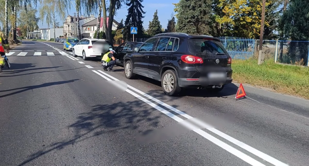 Zderzenie trzech samochodów w Błaszkach — zdjęcie 1.