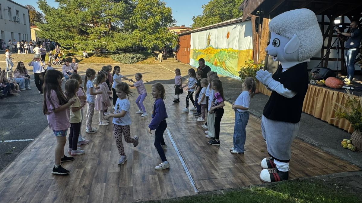 Jesienny piknik w PMDKiS w Wieluniu - zdjecie 5.