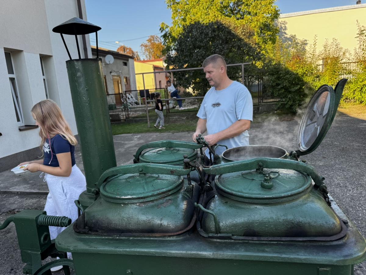 Jesienny piknik w PMDKiS w Wieluniu - zdjecie 8.