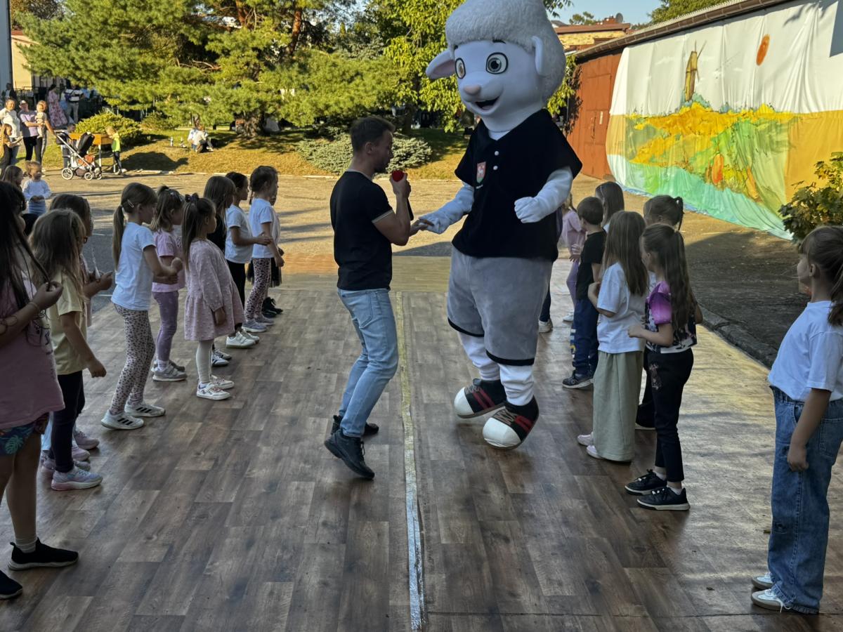 Jesienny piknik w PMDKiS w Wieluniu - zdjecie 18.