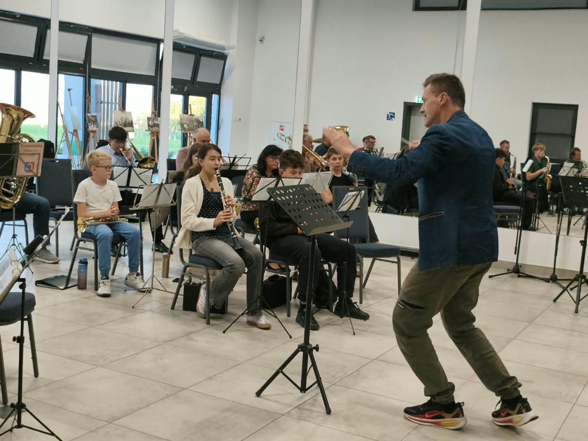 Próba Orkiestry Dętej OSP Wierzchlas z płk. dr. Mariuszem Dziubkiem - zdjecie 5.