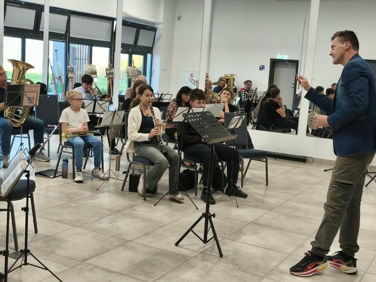 Próba Orkiestry Dętej OSP Wierzchlas z płk. dr. Mariuszem Dziubkiem - zdjecie 9.