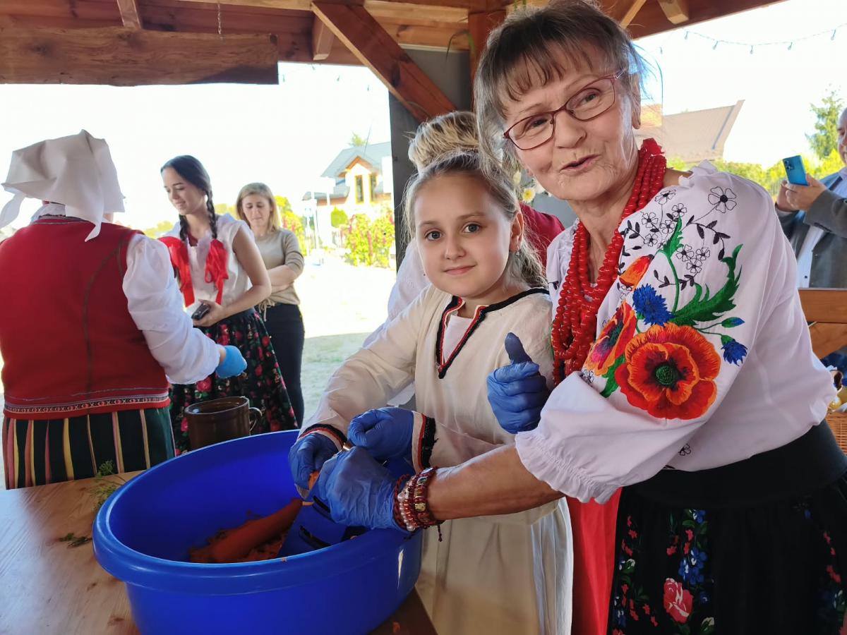 Warsztaty kiszenia kapusty w Rychłocicach - zdjecie 6.