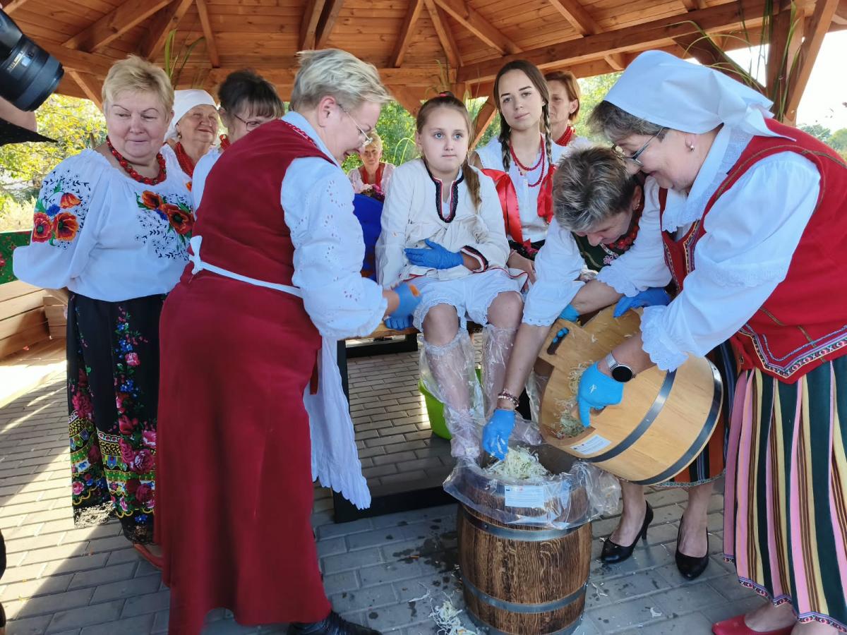 Warsztaty kiszenia kapusty w Rychłocicach - zdjecie 25.