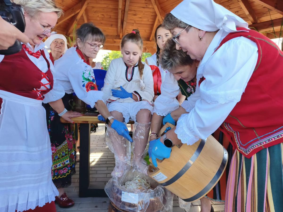 Warsztaty kiszenia kapusty w Rychłocicach - zdjecie 30.