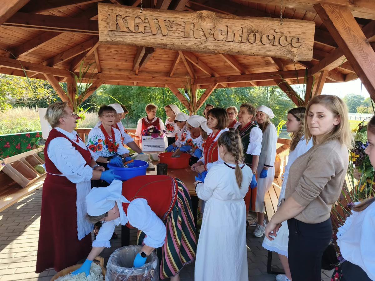 Warsztaty kiszenia kapusty w Rychłocicach - zdjecie 56.