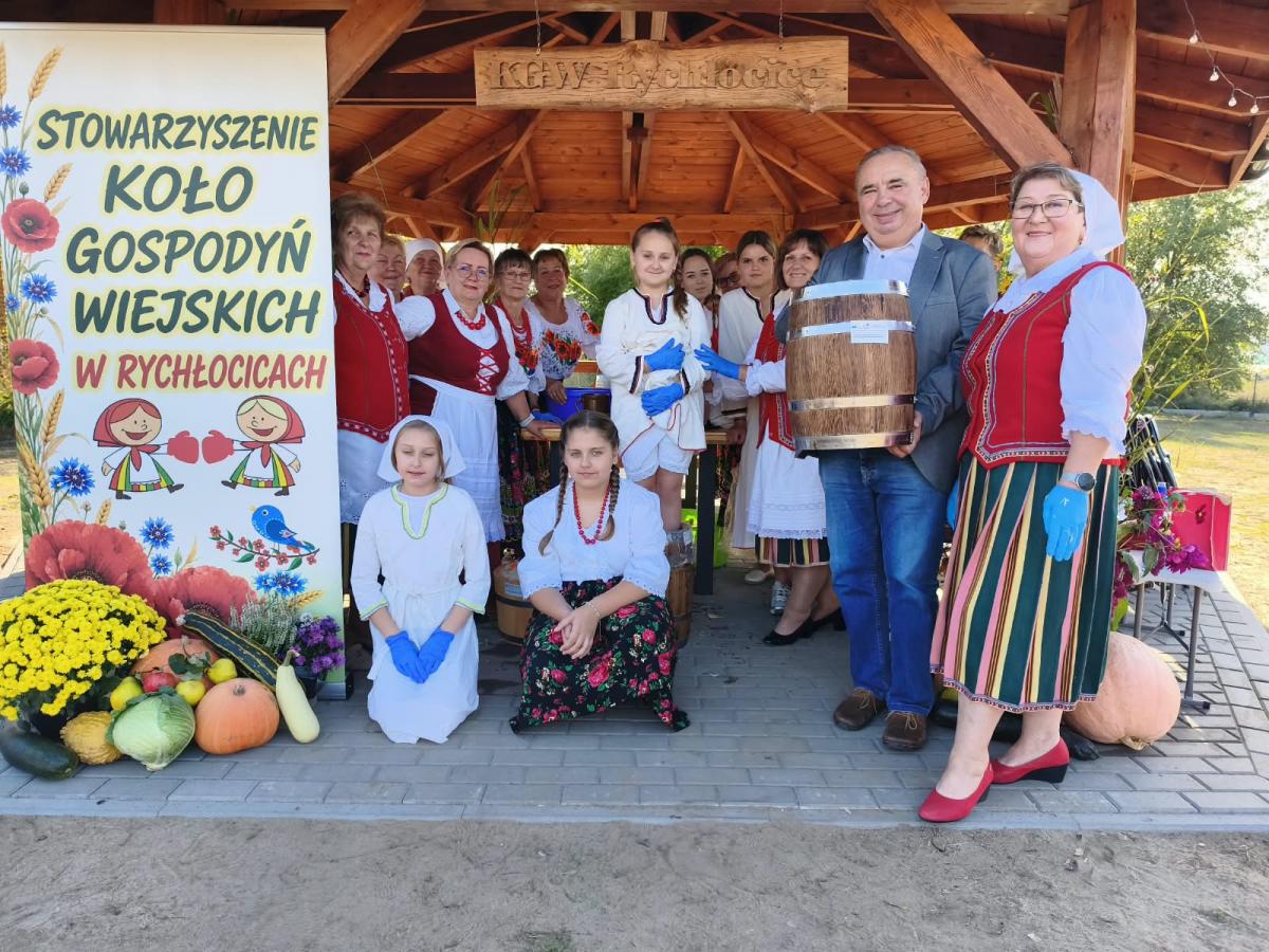 Warsztaty kiszenia kapusty w Rychłocicach - zdjecie 60.