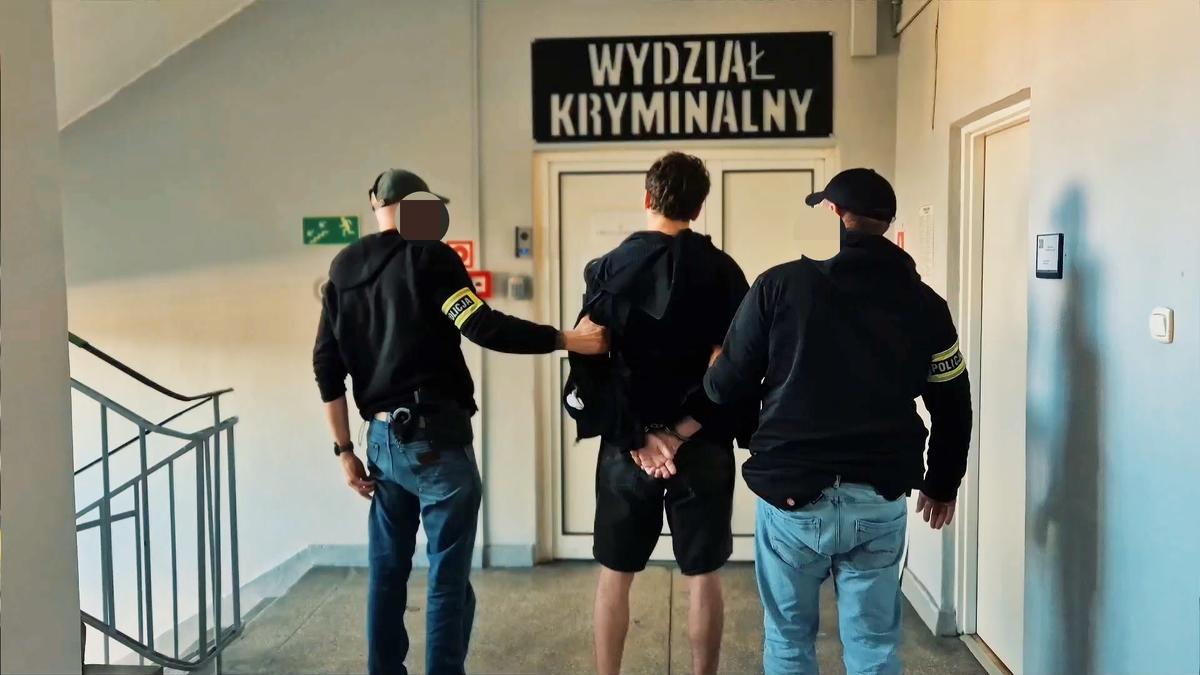 Materiały dotyczące zatrzymania podejrzanego o oszustwo w Skierniewicach - zdjecie 5.
