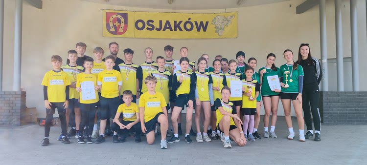 Sztafety podstawówek walczyły w Osjakowie. Znamy najlepsze drużyny powiatu — zdjęcie 1.