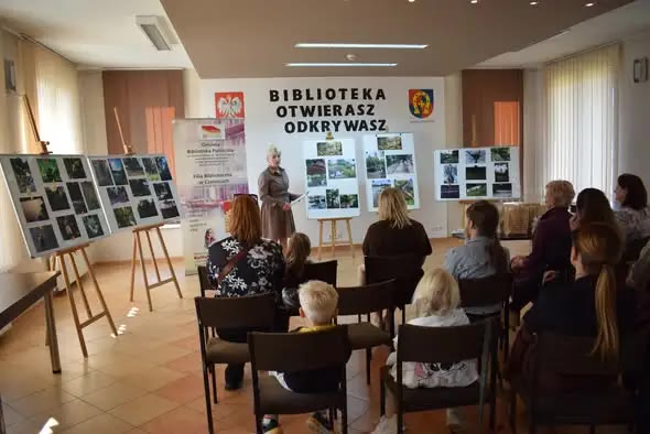 Młodzi artyści z Wielunia malowali jesienne pejzaże w Ożarowie — zdjęcie 4.