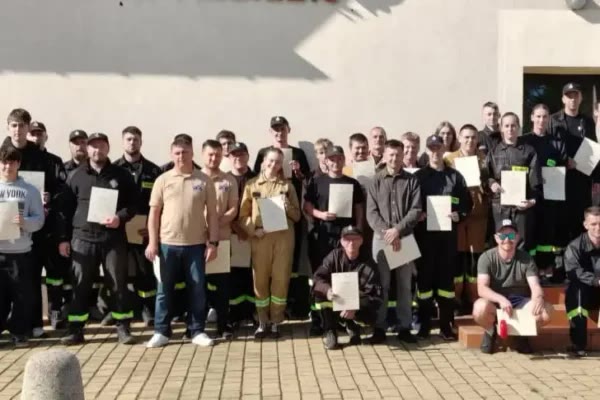 Młodzi artyści z Wielunia malowali jesienne pejzaże w Ożarowie — zdjęcie 5.